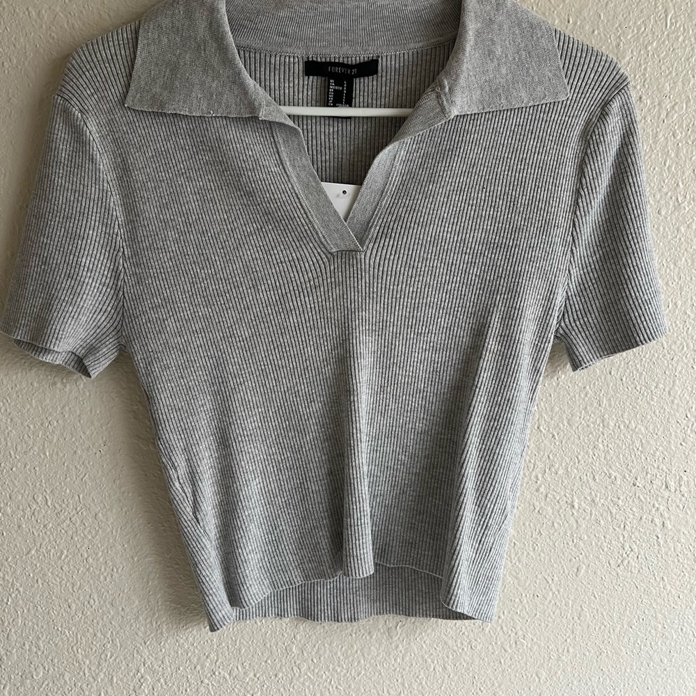 Forever 21 Gray Cropped Polo Blouse